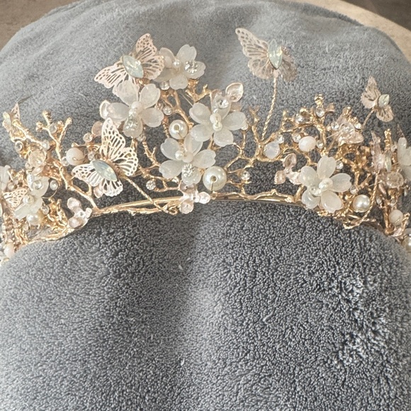 Accessories - Elegant Gold and Pearl Butterfly Floral Tiara